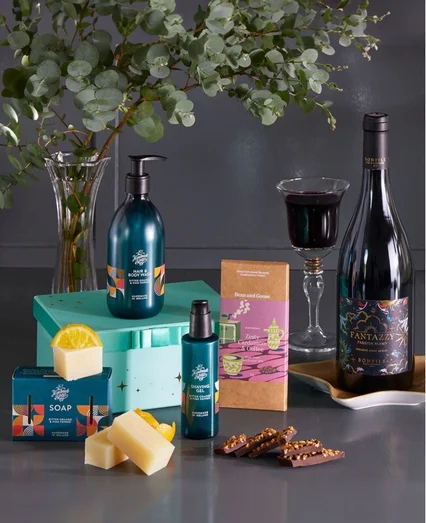 wine-and-wellness-retreat-for-him-gift-hamper-netherlands-651x800