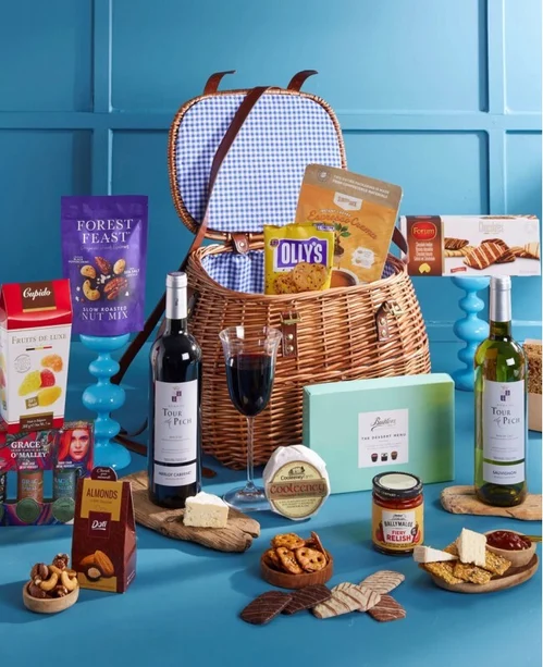 country-fayre-celebration-gift-hampers-netherlands-651x800-1 country-fayre-celebration-gift-hampers-netherlands-651x800-1