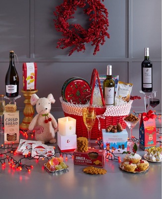 christmas-all-wrapped-up-gift-hamper-basket-europe-651x800 christmas-all-wrapped-up-gift-hamper-basket-europe-651x800